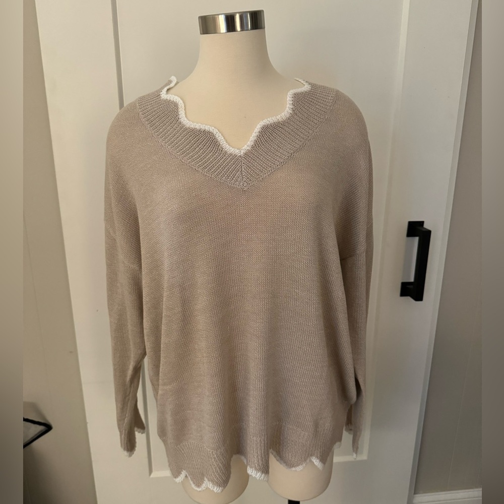 Scalloped Hem V Neck Sweater